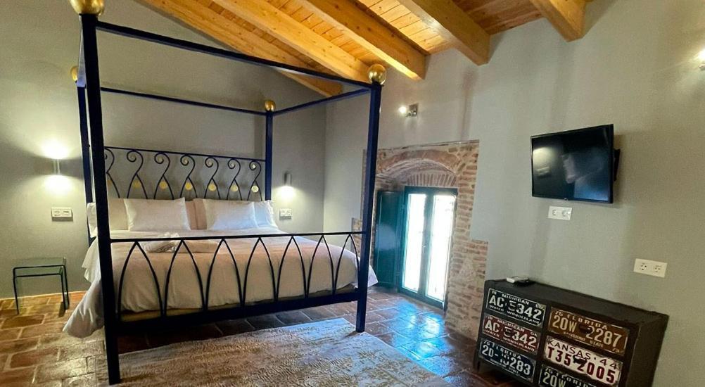 Hotel Rural La Casa De Carlota Montánchez Extérieur photo